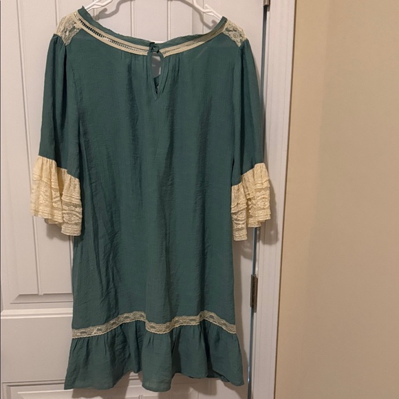 Umgee Teal Green Tunic with Cream Lace Accents - Picture 3 of 3
